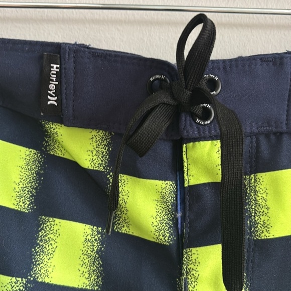 NWT Hurley boys Checkered Boardshorts big kid, size 20 - Picture 4 of 9